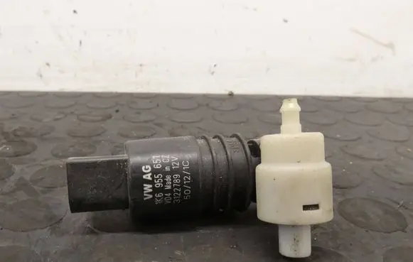 Volkswagen Touran I Windscreen/windshield washer pump 1K6955651