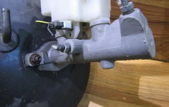 Nissan Primera Master brake cylinder