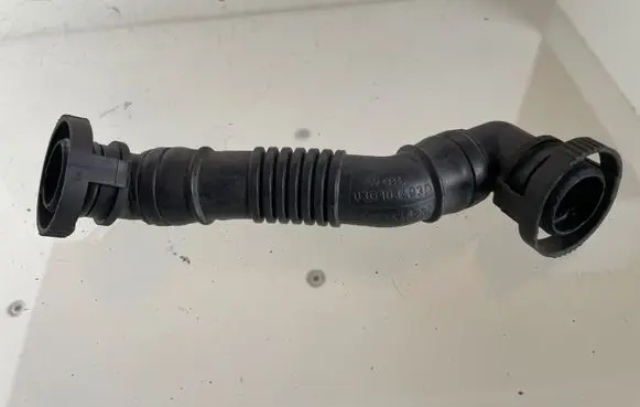 Volkswagen Golf V Breather hose/pipe 03G103493D