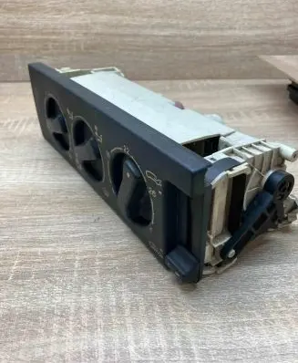 Volkswagen PASSAT B5 Climate control unit 251690M 251681C