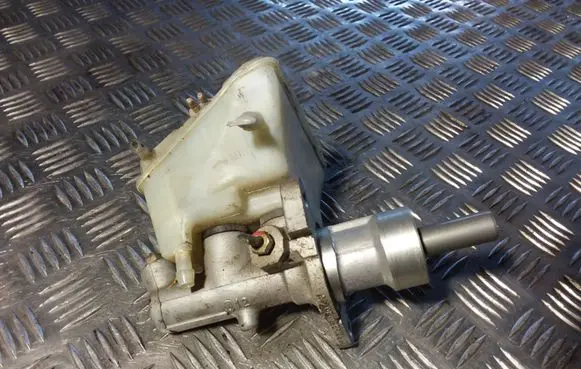 Mercedes-Benz E W210 Master brake cylinder 0004300902