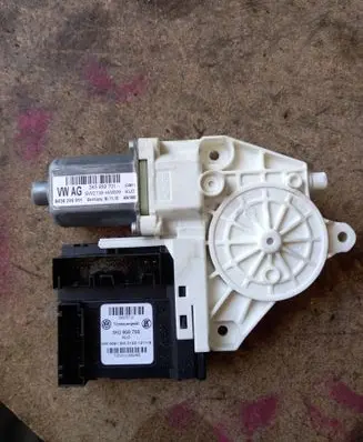 Volkswagen Crafter Front door window regulator motor 5K0959793 05075712 71212111620465