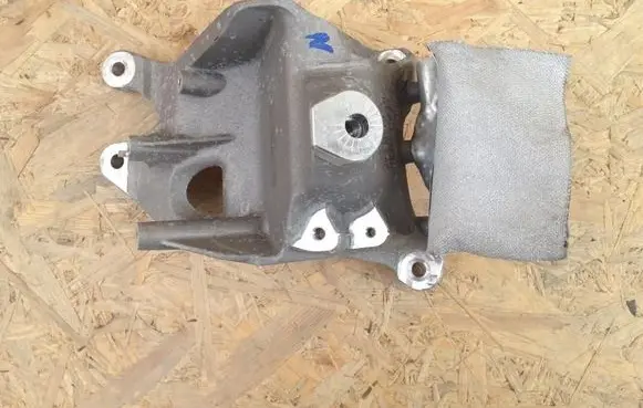Audi A8 S8 D4 4H Engine mounting bracket 4M0199308AF