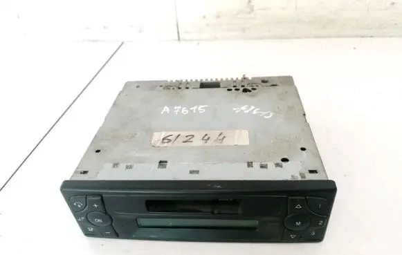 Mercedes-Benz Vaneo W414 Radio/CD/DVD/GPS head unit A4148200086 28006495