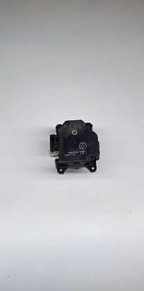 Toyota Yaris Air flap motor/actuator 0637007900