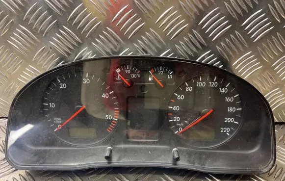 Speedometer (instrument cluster)