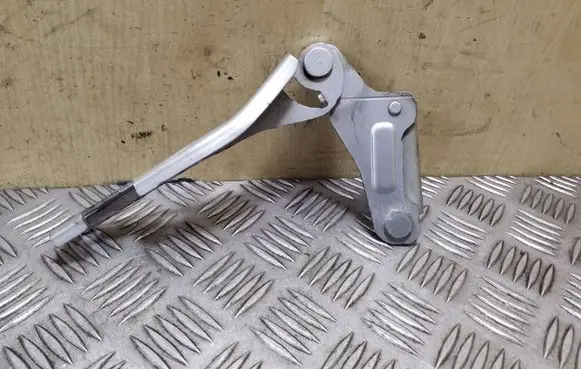 Seat Exeo (3R) Engine bonnet/hood hinges 3R0823302A