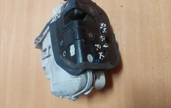 Audi A4 S4 B7 8E 8H Front door lock 8E1837015AA