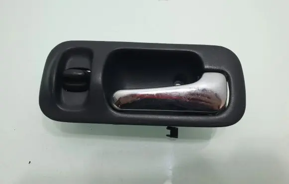 Honda CR-V Front door interior handle S10R3