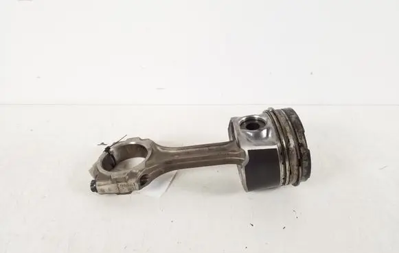 Toyota Avensis T250 Piston with connecting rod 13101-0R030
