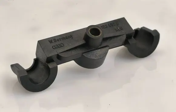 Audi 100 S4 C4 Fuel Injector clamp holder 026103592B