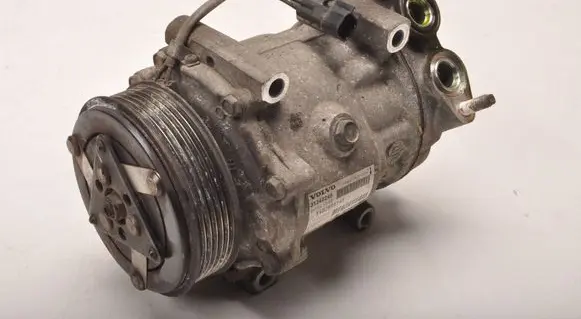 Volvo S40 Air conditioning (A/C) compressor (pump) 31348245