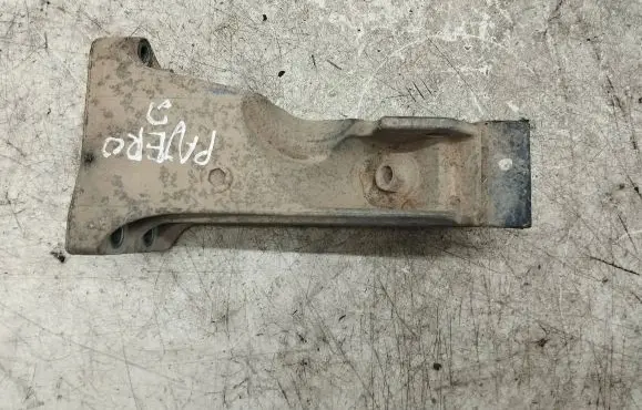 Mitsubishi Pajero Pinin Engine mounting bracket MR589685