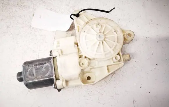 Mercedes-Benz C AMG W204 Rear door window regulator motor A2048200642