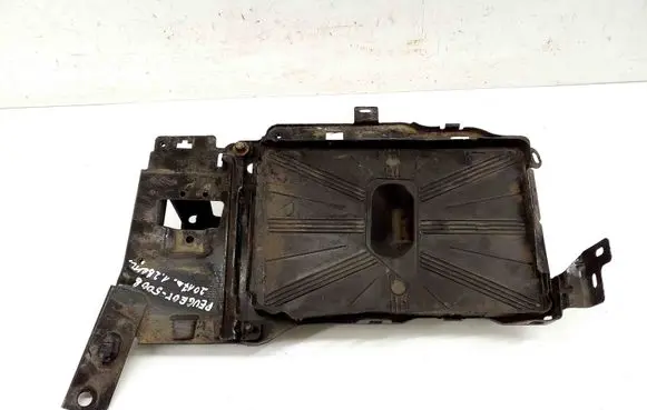 Peugeot 5008 II Battery box tray 9817230480