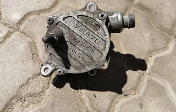 Volvo V50 Vacuum pump 30731825