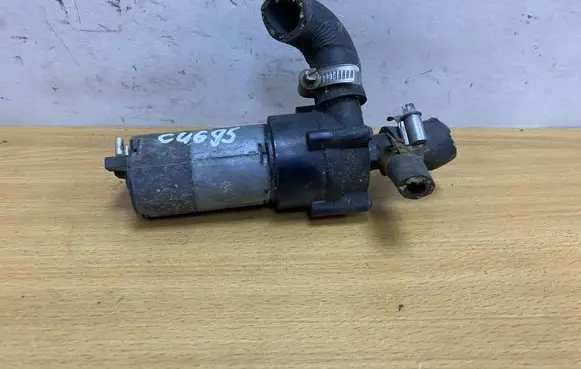Mercedes-Benz E W210 Water pump 0018353564 C4695