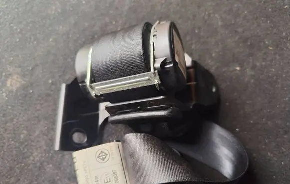 Mitsubishi Space Star Rear seatbelt 7212551 6217539