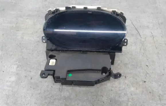Toyota Yaris Speedometer (instrument cluster) 