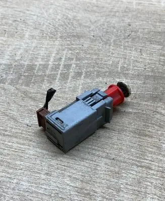 Opel Zafira A Brake pedal sensor switch 09185907