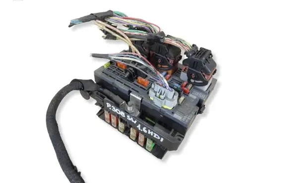 Peugeot 308 Fuse module 9664706280