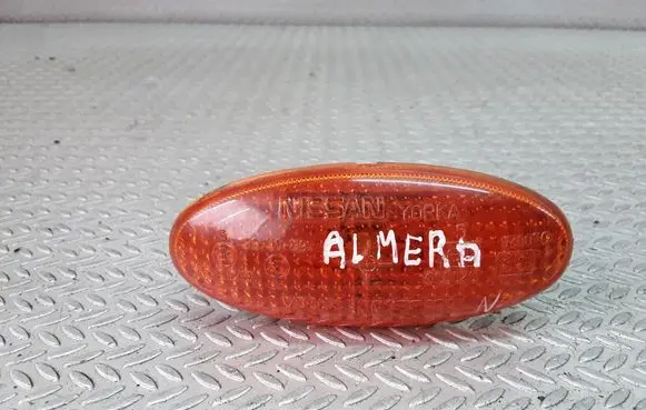 Nissan Almera N16 Front fender indicator light