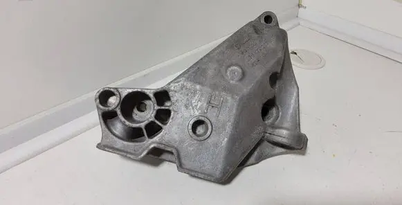 Volkswagen Golf IV Engine mounting bracket 038199207H