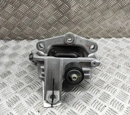Honda CR-V Engine mount bracket 508503D4A51