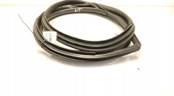 Lexus LX 570 Rubber seal rear door 
