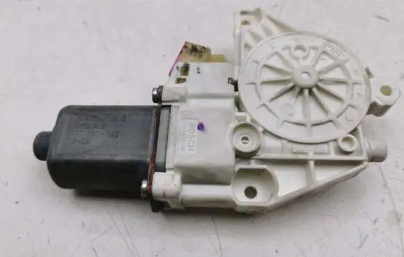 Mercedes-Benz ML W164 Front door window regulator motor A2518200208 0130822272