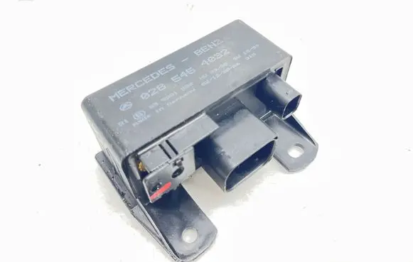 Mercedes-Benz CLK A209 C209 Glow plug pre-heat relay 0285454032