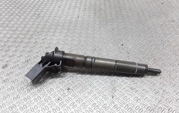 Mercedes-Benz E W211 Fuel injector 6420700587