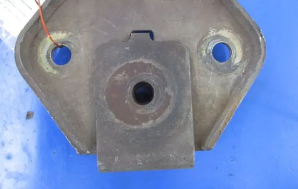 Fiat 126 Engine mount vacuum valve 