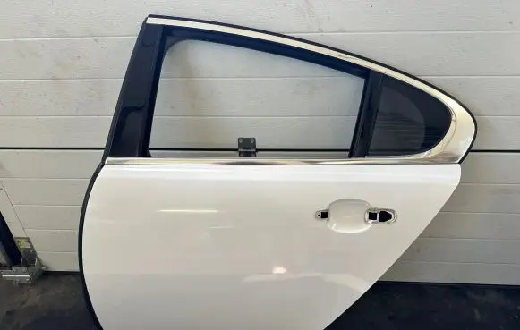 Jaguar XF X250 Rear door
