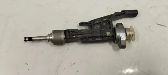 BMW 1 F40 Fuel injector 8656548