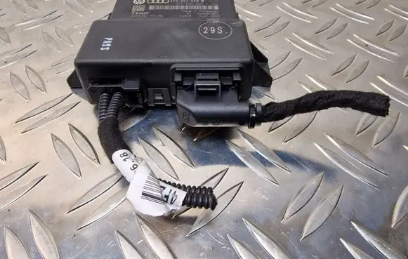 Audi A6 S6 C6 4F Gateway control module 4F0907468M