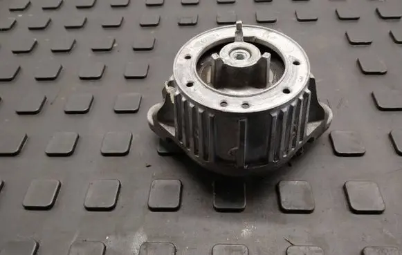 Mercedes-Benz GLK (X204) Engine mount bracket A2042402217 3618566 3318566