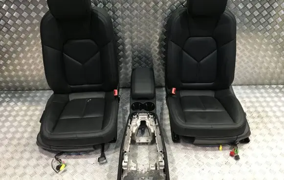 Porsche Macan (95B) Front driver seat 