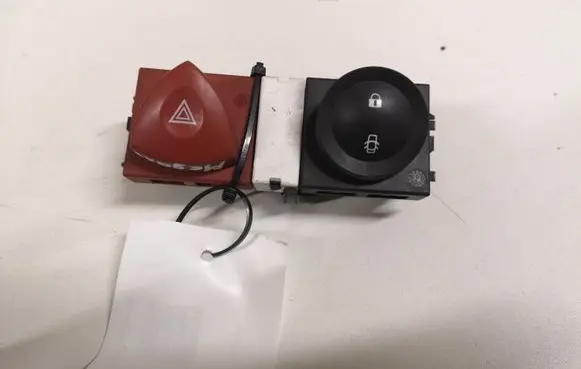 Renault Megane II Hazard light switch 8200407415 88040009