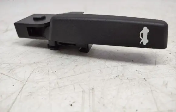 Chevrolet Cruze Engine bonnet (hood) release handle