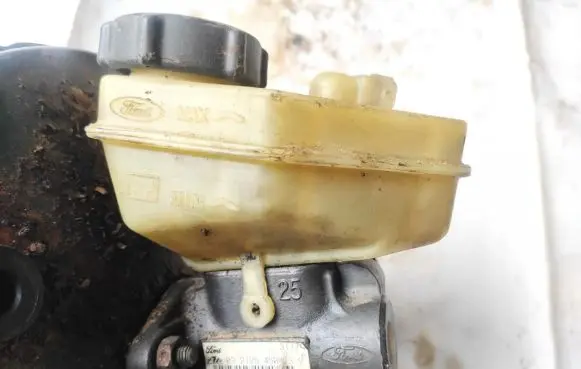 Ford Mondeo MK I Master brake cylinder 03212545033 93bb-2b195-af