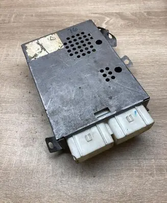 Chrysler Voyager Fuse module P4748382