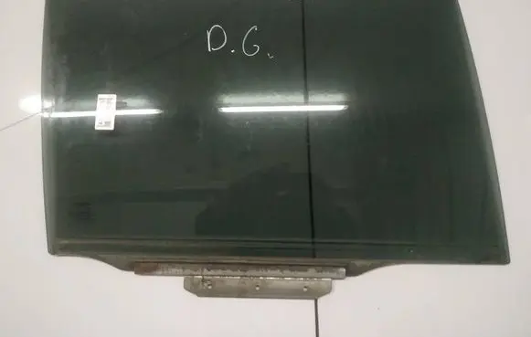 Toyota Avensis T250 Rear door window glass as3