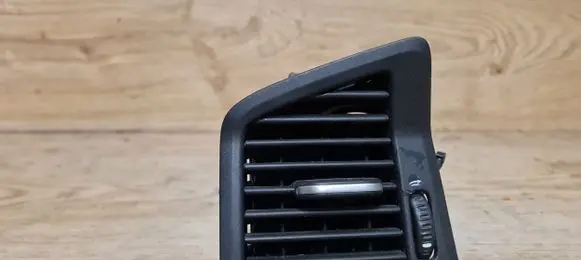 Volvo V70 Dashboard side air vent grill/cover trim 3409373