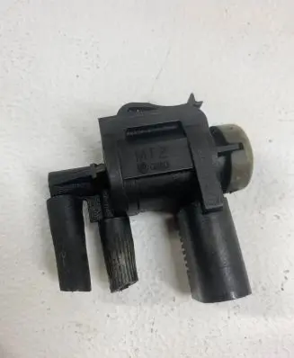 Audi A4 S4 B7 8E 8H Turbo solenoid valve 1J0906283C