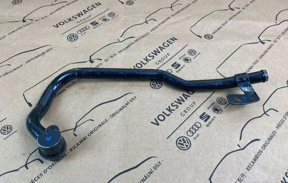 Volkswagen Golf VII Engine coolant pipe/hose 04L121065AJ