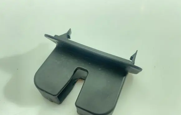 Audi A6 C7 Tailgate/boot lid lock trim 4H0827520