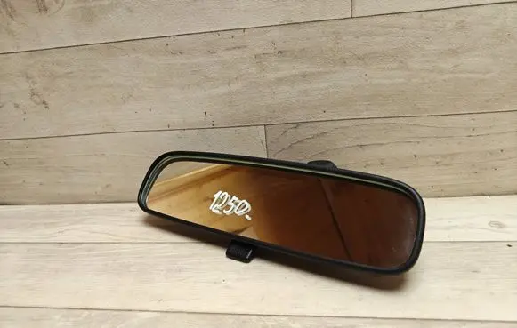 Mitsubishi Outlander Rear view mirror (interior) E4022197