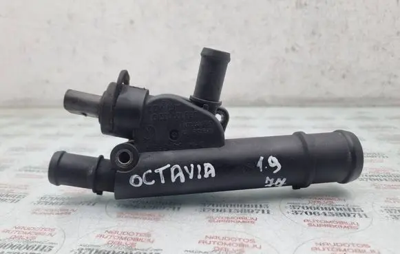 Skoda Octavia Mk2 (1Z) Engine coolant pipe/hose 038121132D