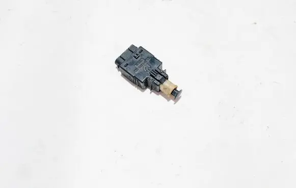 BMW 8 E31 Brake pedal sensor switch 1382385 61311382385